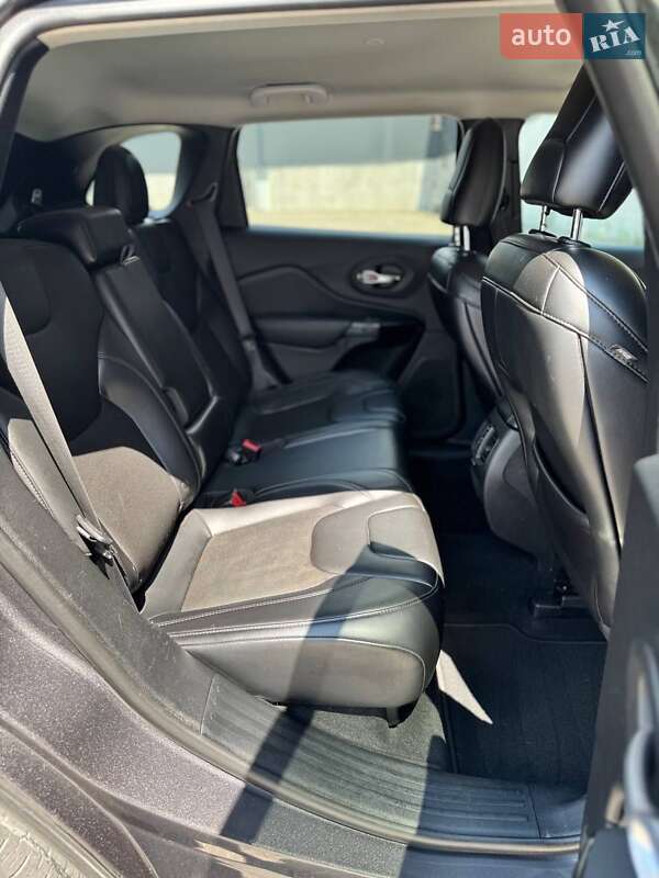 Внедорожник / Кроссовер Jeep Cherokee 2019 в Киеве