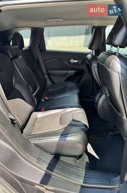 Внедорожник / Кроссовер Jeep Cherokee 2019 в 