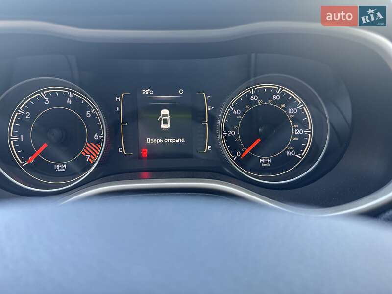Внедорожник / Кроссовер Jeep Cherokee 2015 в Харькове