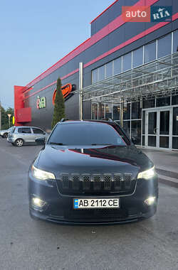 Позашляховик / Кросовер Jeep Cherokee 2018 в 