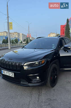 Позашляховик / Кросовер Jeep Cherokee 2018 в 
