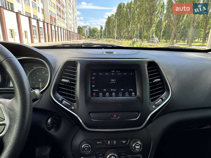 Внедорожник / Кроссовер Jeep Cherokee 2019 в Киеве