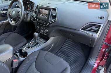 Внедорожник / Кроссовер Jeep Cherokee 2020 в 