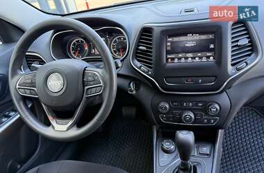 Внедорожник / Кроссовер Jeep Cherokee 2020 в 
