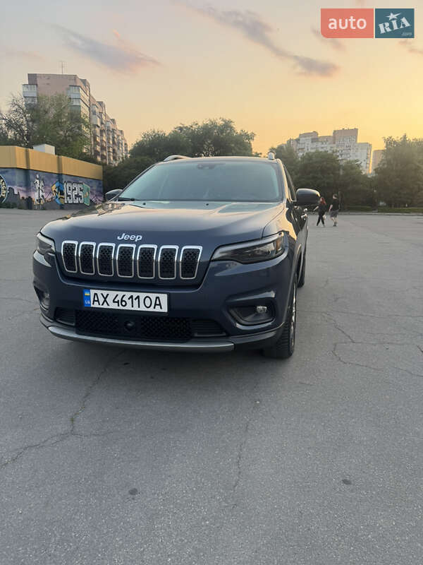 Внедорожник / Кроссовер Jeep Cherokee 2020 в 