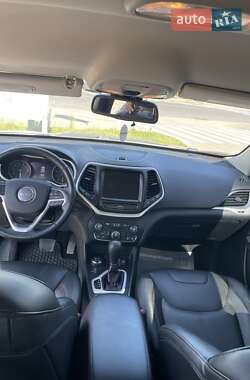 Внедорожник / Кроссовер Jeep Cherokee 2015 в 