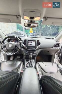 Внедорожник / Кроссовер Jeep Cherokee 2019 в 