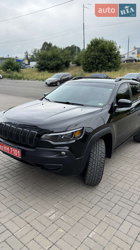 Внедорожник / Кроссовер Jeep Cherokee 2019 в 