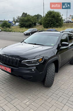 Внедорожник / Кроссовер Jeep Cherokee 2019 в 