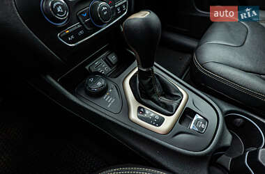 Внедорожник / Кроссовер Jeep Cherokee 2017 в 