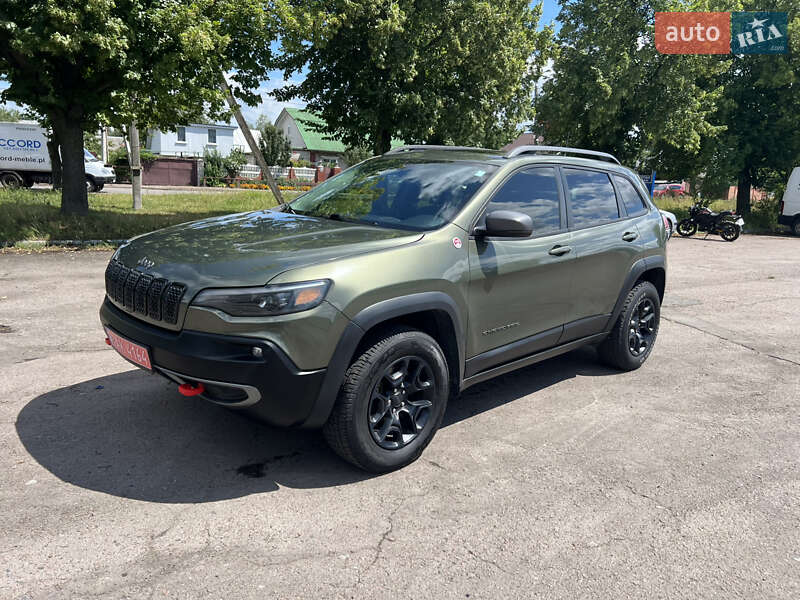 Внедорожник / Кроссовер Jeep Cherokee 2020 в 