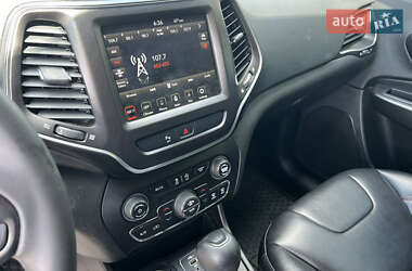 Внедорожник / Кроссовер Jeep Cherokee 2020 в 