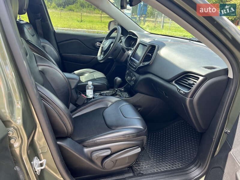 Внедорожник / Кроссовер Jeep Cherokee 2020 в Чернигове