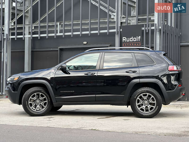 Внедорожник / Кроссовер Jeep Cherokee 2019 в Киеве