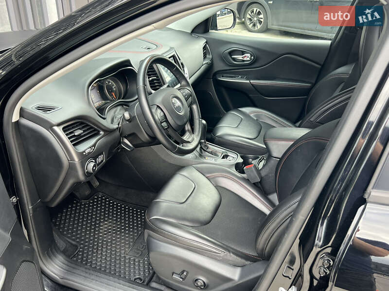 Внедорожник / Кроссовер Jeep Cherokee 2019 в Киеве
