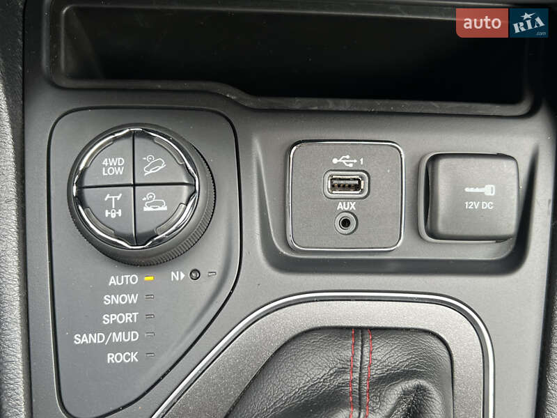 Внедорожник / Кроссовер Jeep Cherokee 2019 в Киеве