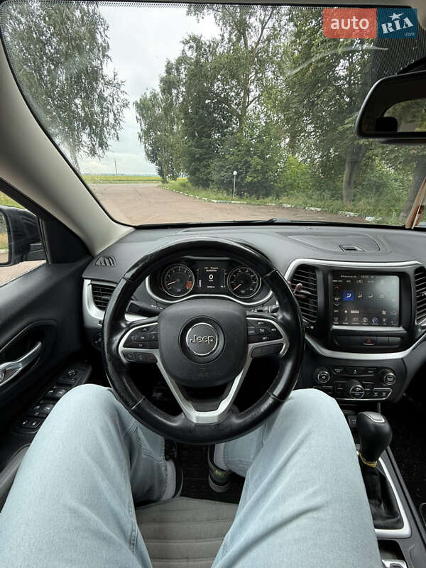 Внедорожник / Кроссовер Jeep Cherokee 2013 в Шостке
