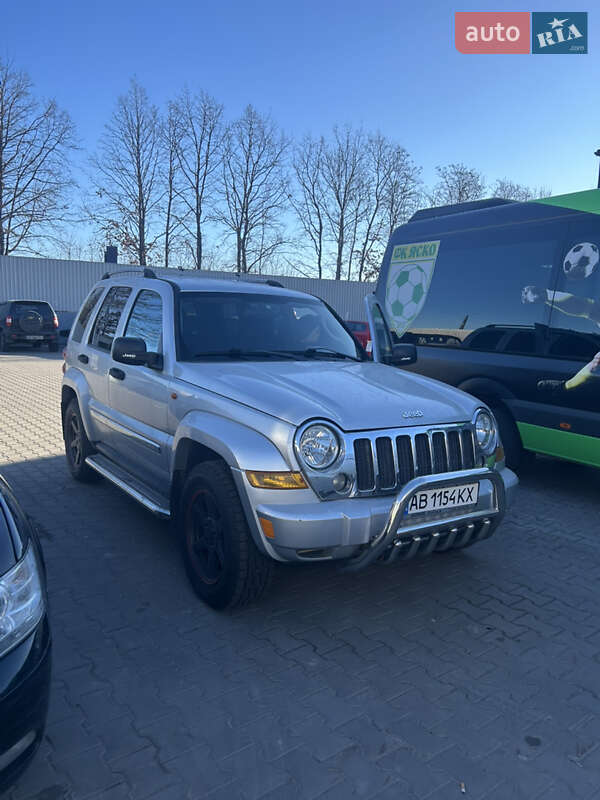 Внедорожник / Кроссовер Jeep Cherokee 2004 в Виннице
