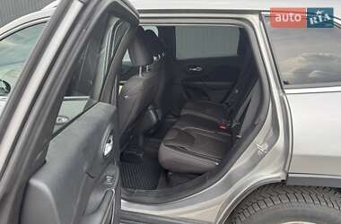 Позашляховик / Кросовер Jeep Cherokee 2015 в 