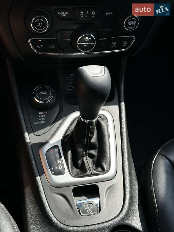 Внедорожник / Кроссовер Jeep Cherokee 2017 в Львове