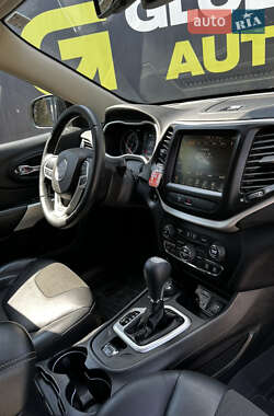 Внедорожник / Кроссовер Jeep Cherokee 2017 в 