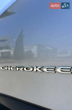 Позашляховик / Кросовер Jeep Cherokee 2013 в 