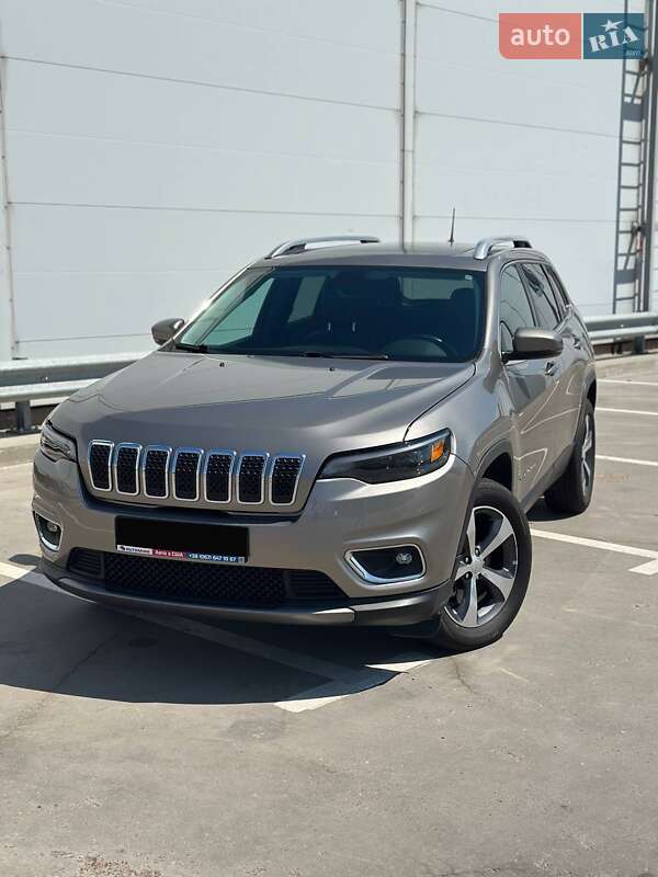 Внедорожник / Кроссовер Jeep Cherokee 2019 в Киеве
