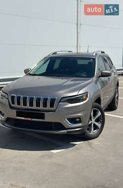 Позашляховик / Кросовер Jeep Cherokee 2019 в 