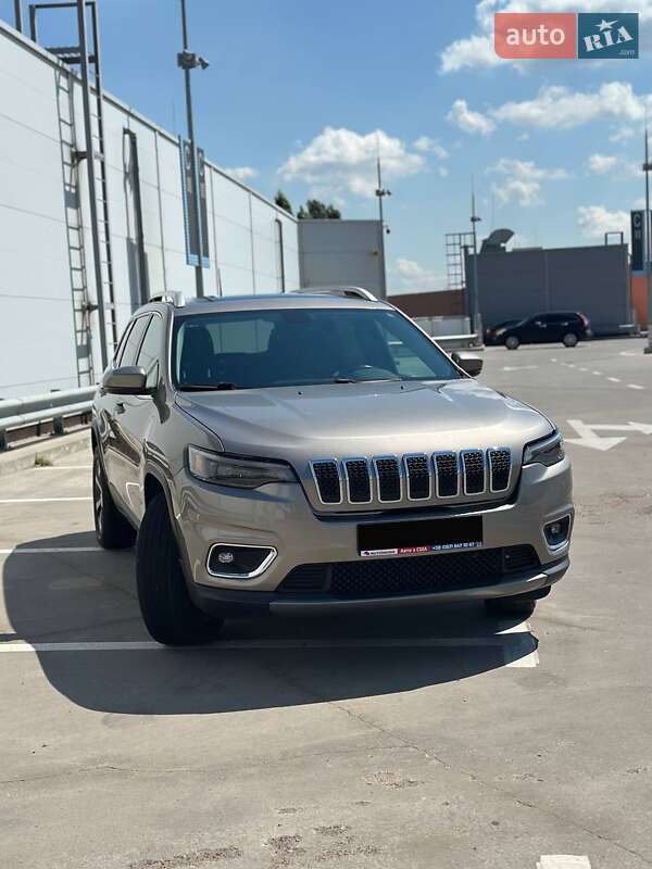 Внедорожник / Кроссовер Jeep Cherokee 2019 в Киеве