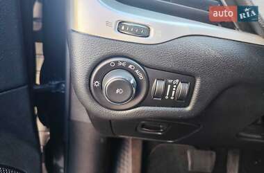 Внедорожник / Кроссовер Jeep Cherokee 2015 в 