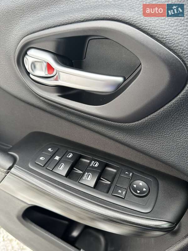 Позашляховик / Кросовер Jeep Cherokee 2014 в Сумах