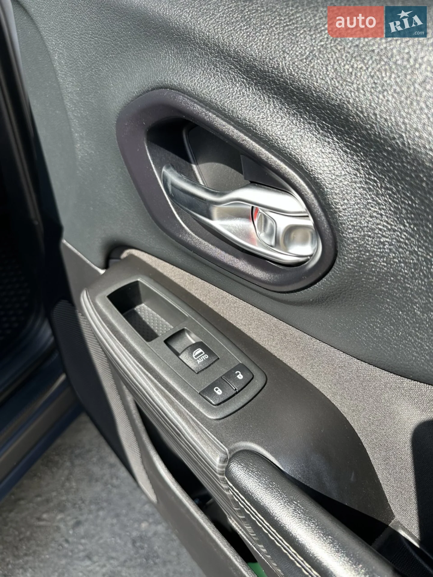 2014 Jeep Cherokee - мініатюра 23