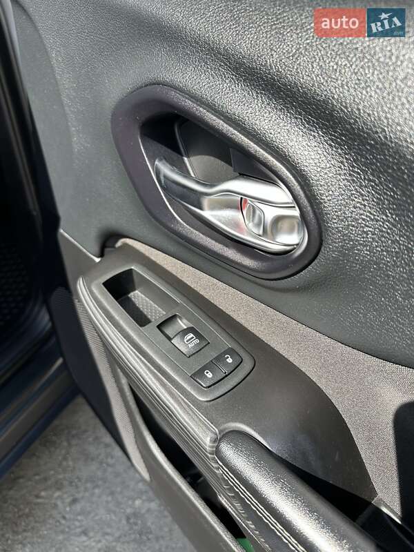 Позашляховик / Кросовер Jeep Cherokee 2014 в Сумах