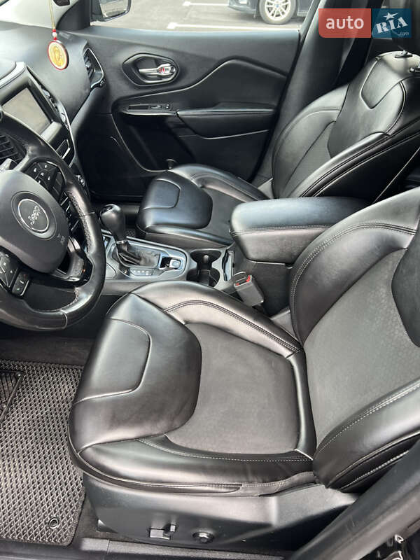 Внедорожник / Кроссовер Jeep Cherokee 2019 в Ровно