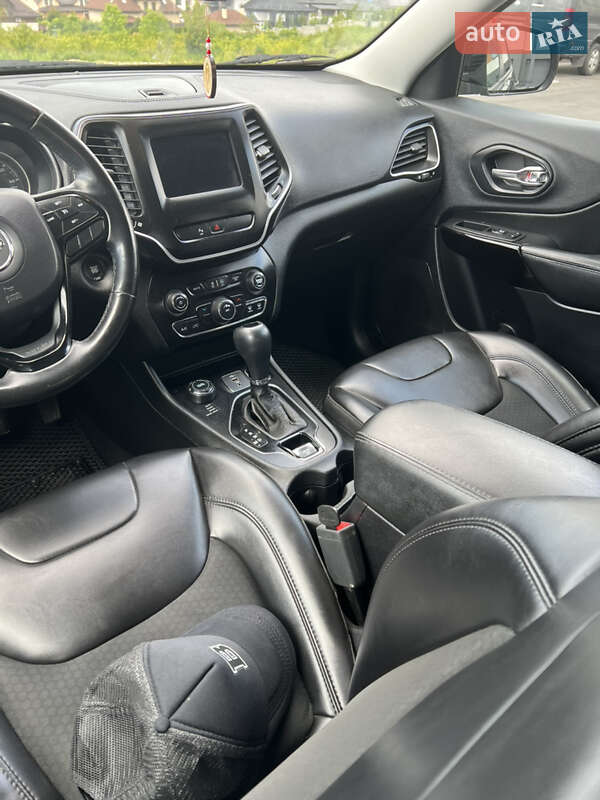 Внедорожник / Кроссовер Jeep Cherokee 2019 в Ровно