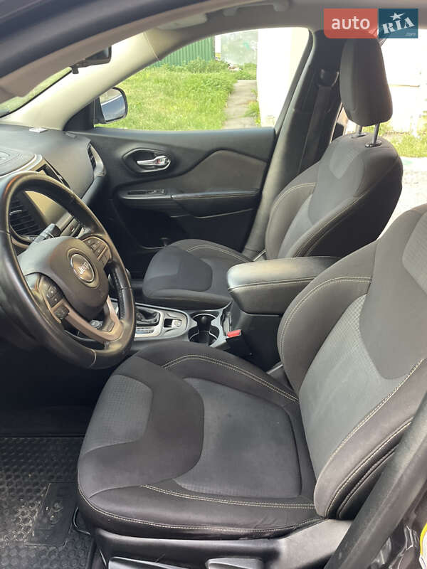 Внедорожник / Кроссовер Jeep Cherokee 2016 в Харькове