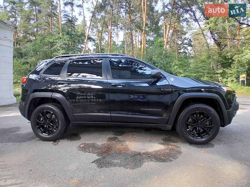Позашляховик / Кросовер Jeep Cherokee 2016 в Києві
