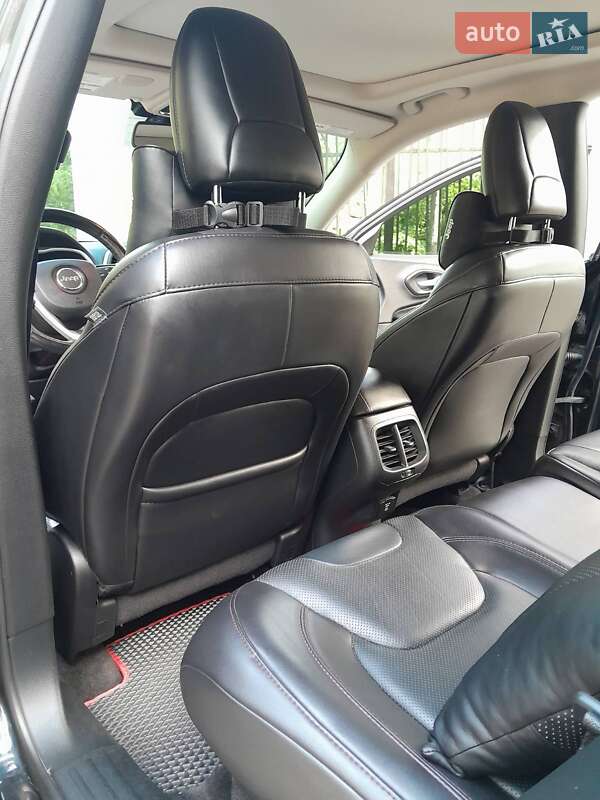 Позашляховик / Кросовер Jeep Cherokee 2016 в Києві