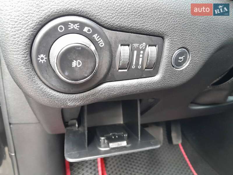 Позашляховик / Кросовер Jeep Cherokee 2016 в Києві