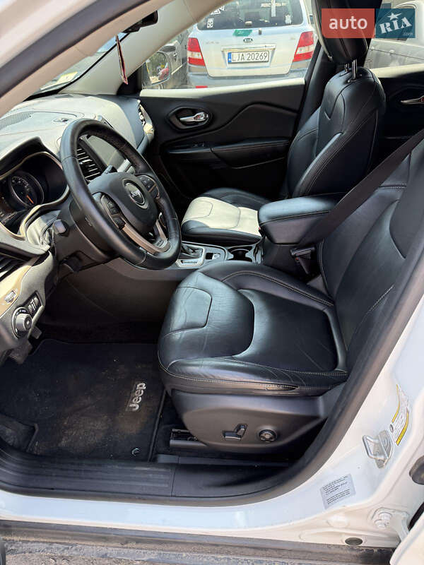 Позашляховик / Кросовер Jeep Cherokee 2015 в Сумах