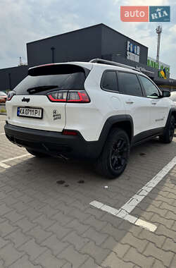 Внедорожник / Кроссовер Jeep Cherokee 2022 в 
