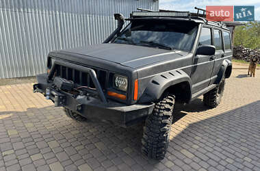 Внедорожник / Кроссовер Jeep Cherokee 2001 в Иршаве