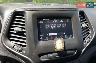 Внедорожник / Кроссовер Jeep Cherokee 2019 в 