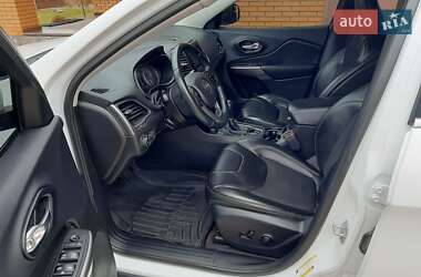 Внедорожник / Кроссовер Jeep Cherokee 2018 в 