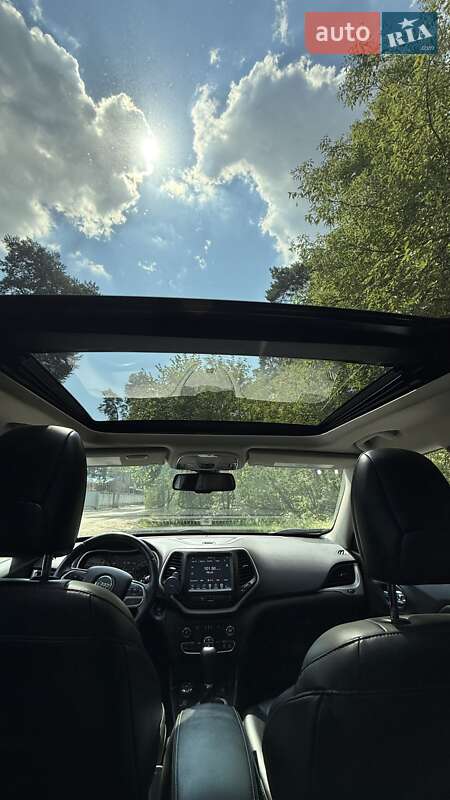 Позашляховик / Кросовер Jeep Cherokee 2016 в Києві