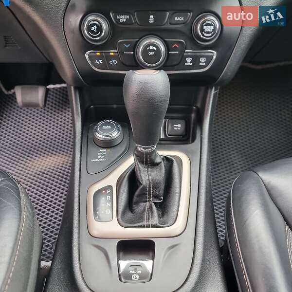 Позашляховик / Кросовер Jeep Cherokee 2016 в Калуші