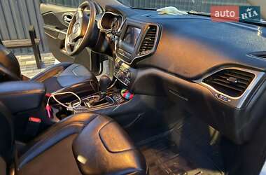 Внедорожник / Кроссовер Jeep Cherokee 2019 в 