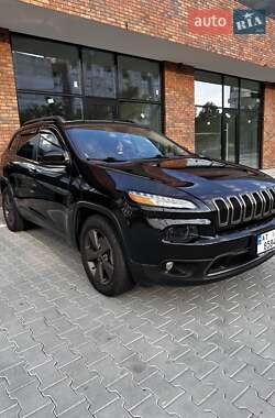 Внедорожник / Кроссовер Jeep Cherokee 2016 в Ивано-Франковске