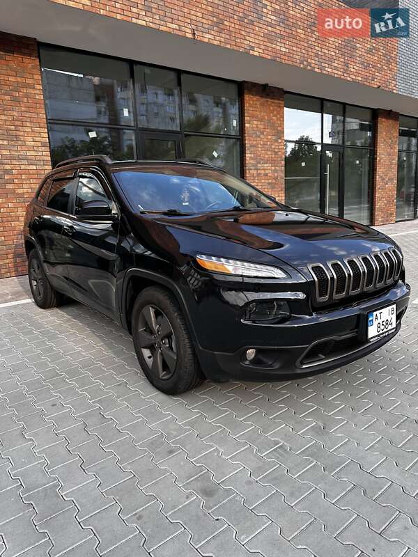 Внедорожник / Кроссовер Jeep Cherokee 2016 в Ивано-Франковске