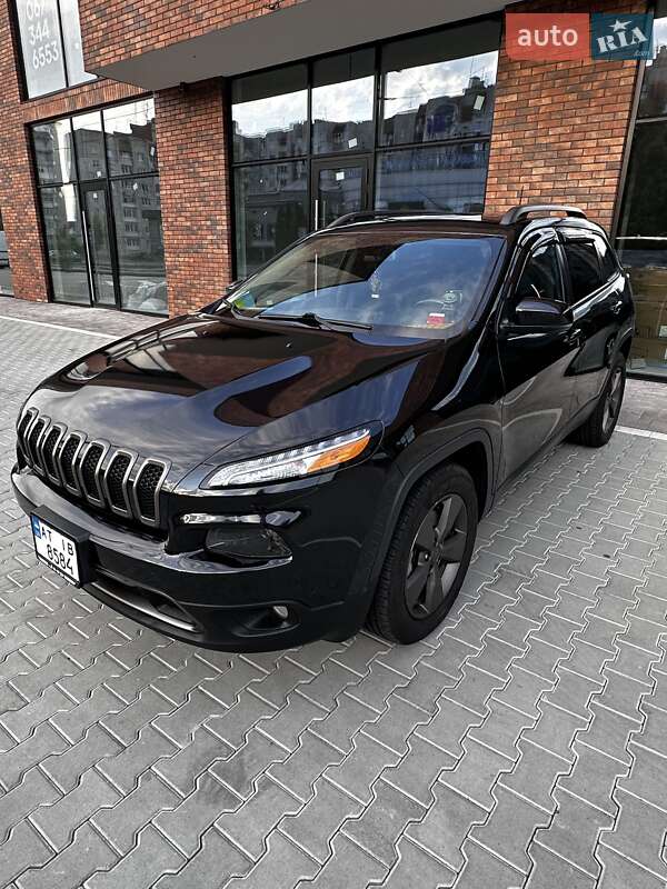Внедорожник / Кроссовер Jeep Cherokee 2016 в Ивано-Франковске